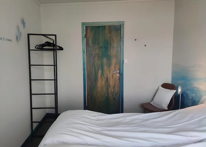 Fish Factory -the Real Lofoten Experience Penzion Ballstad