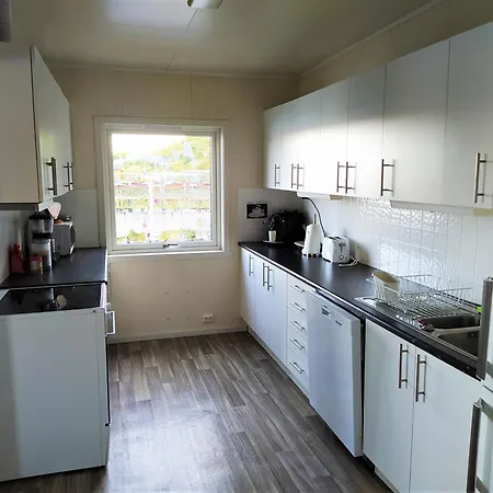 Fish Factory -the Real Lofoten Experience Guest house *